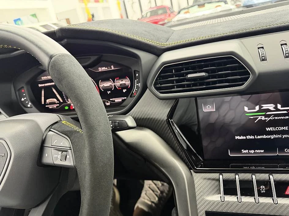 2024 Lamborghini Urus Performante - Image 15 of 20
