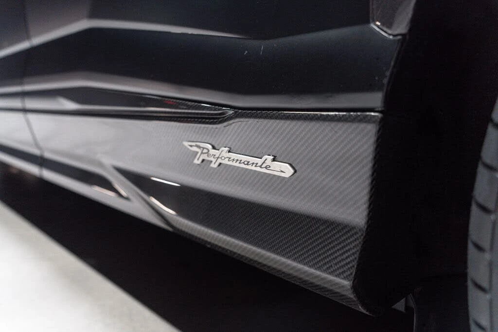 2024 Lamborghini Urus Performante - Image 27 of 31
