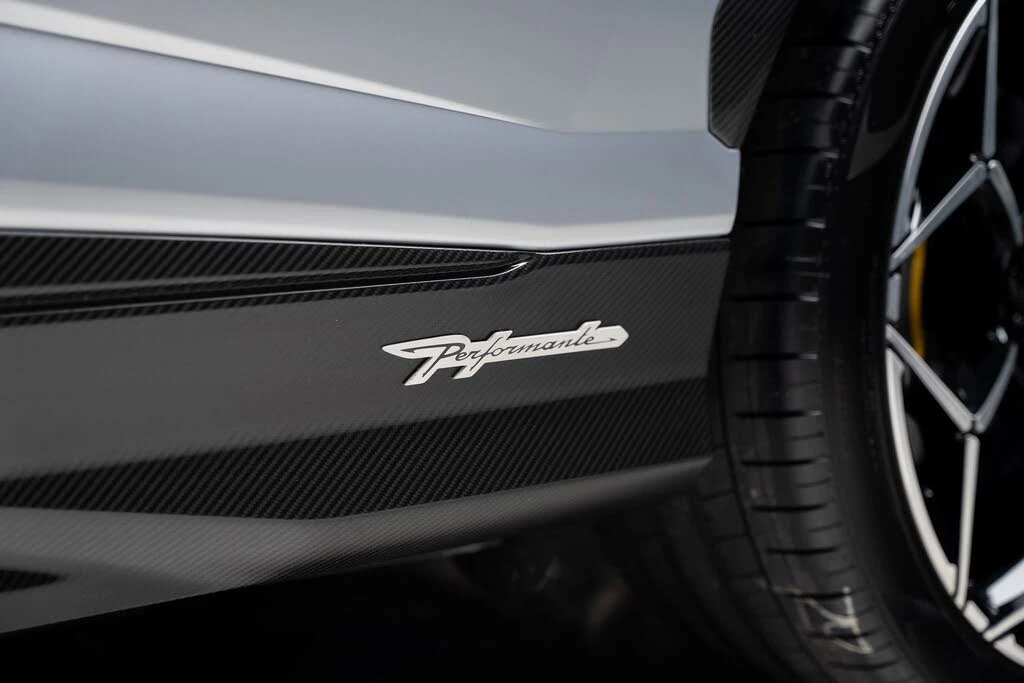 2024 Lamborghini Urus Performante - Image 24 of 31