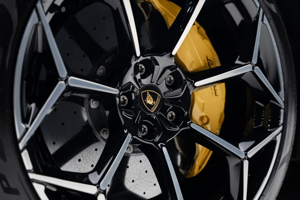 2024 Lamborghini Urus Performante - Image 23 of 31