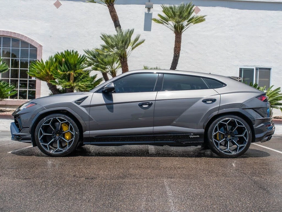 2024 Lamborghini Urus Performante - Image 2 of 31