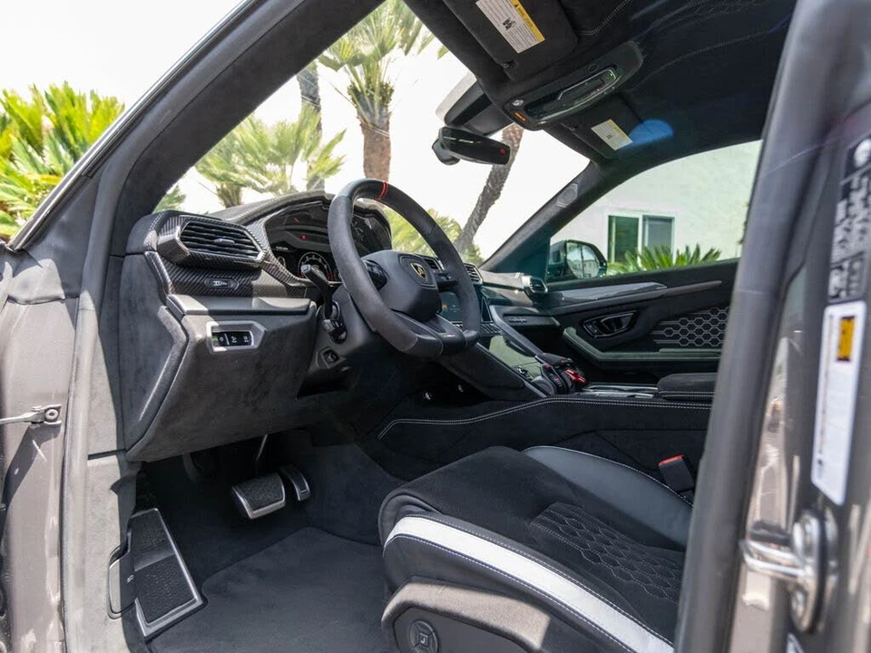 2024 Lamborghini Urus Performante - Image 15 of 31