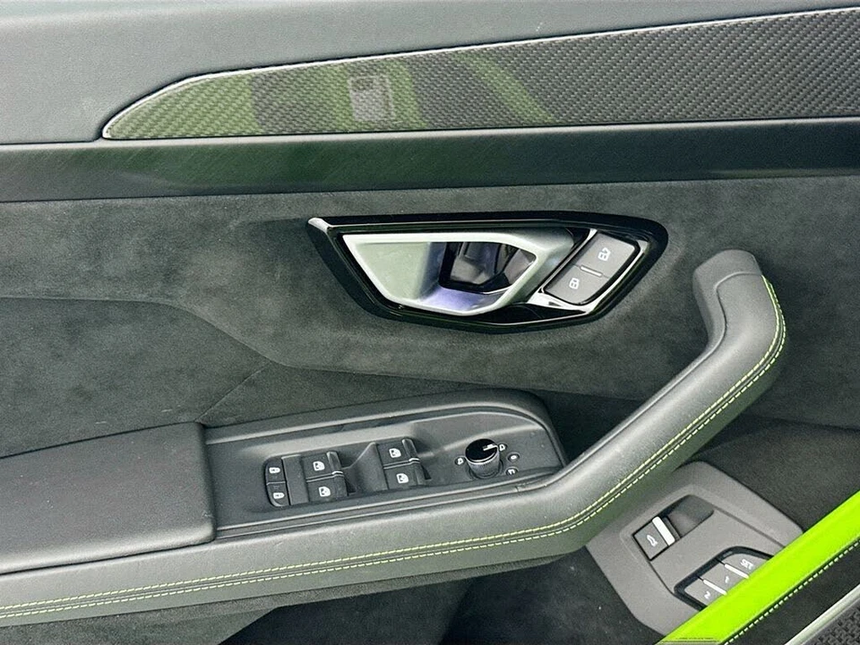 2024 Lamborghini Urus Performante - Image 17 of 31