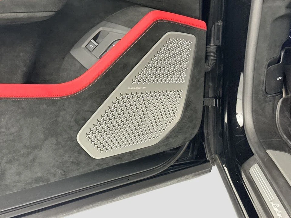 2024 Lamborghini Urus Performante - Image 19 of 31