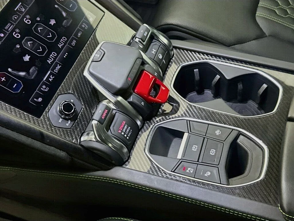 2024 Lamborghini Urus Performante - Image 17 of 31
