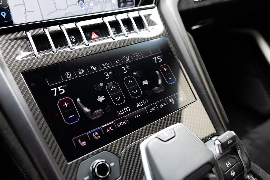 2024 Lamborghini Urus Performante - Image 15 of 31