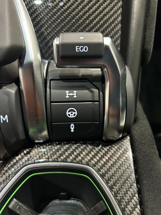 2024 Lamborghini Urus Performante - Image 28 of 31