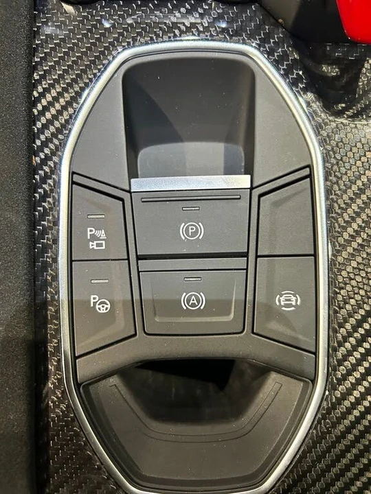2024 Lamborghini Urus Performante - Image 29 of 31