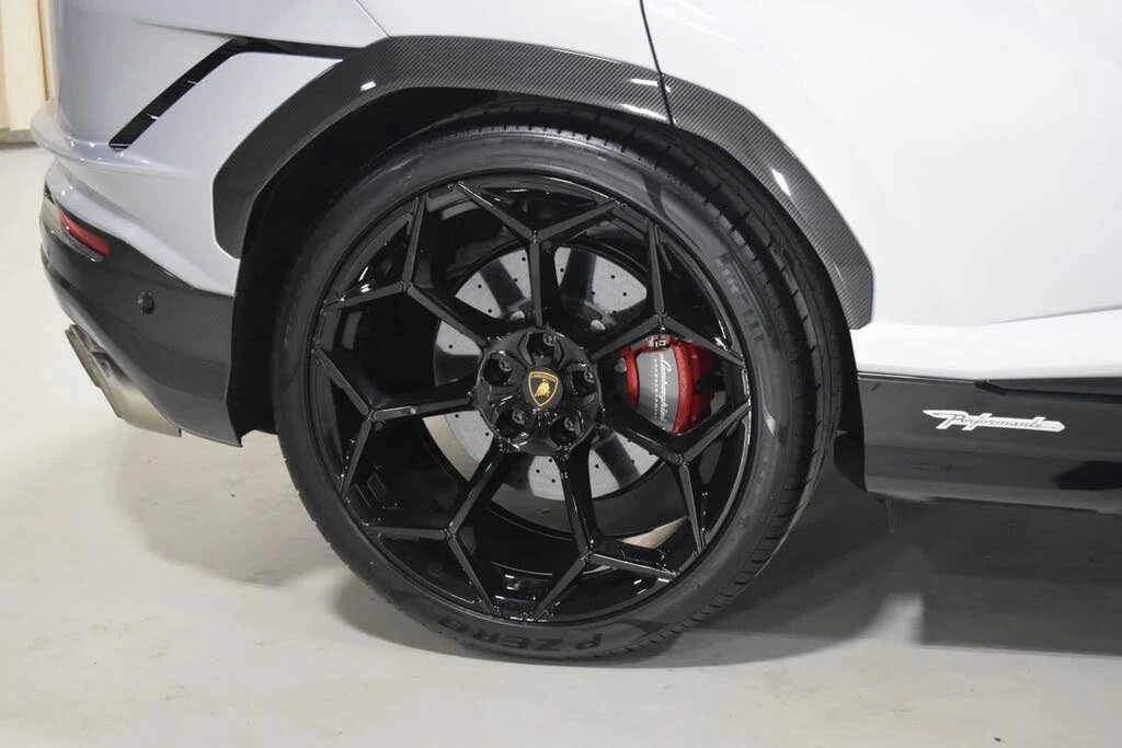 2024 Lamborghini Urus Performante - Image 15 of 31