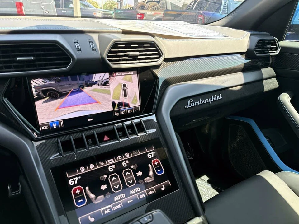 2024 Lamborghini Urus Performante - Image 27 of 31