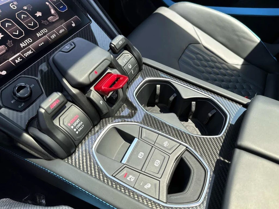 2024 Lamborghini Urus Performante - Image 29 of 31