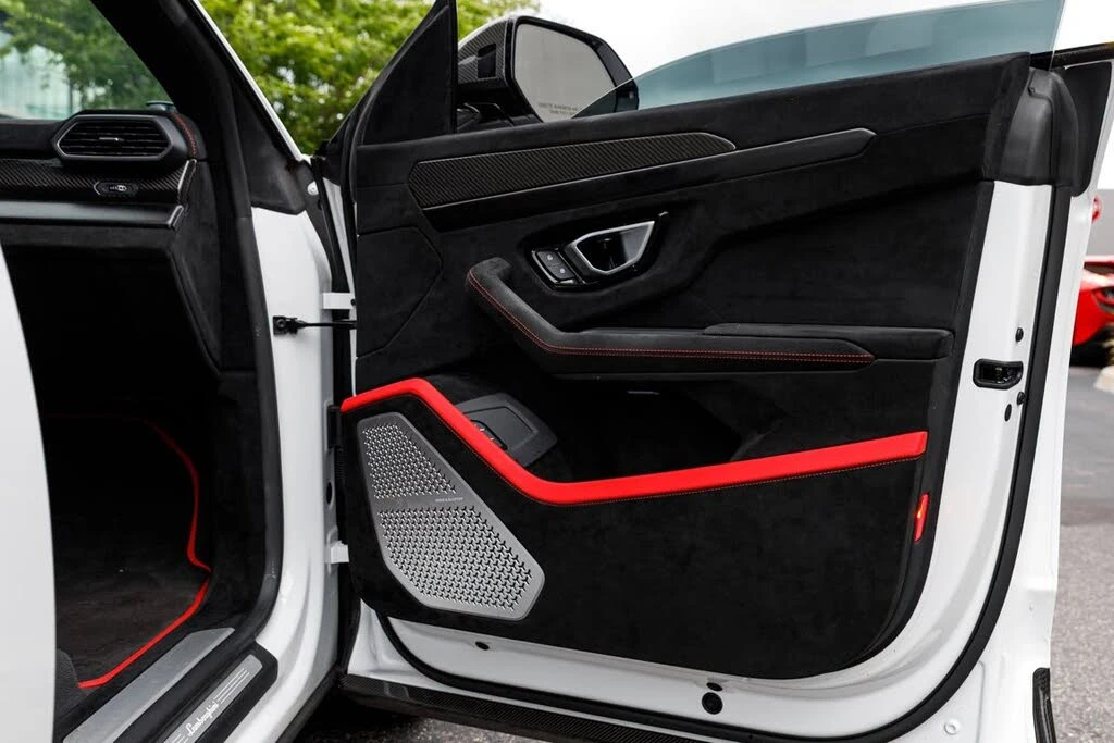 2024 Lamborghini Urus Performante - Image 13 of 31
