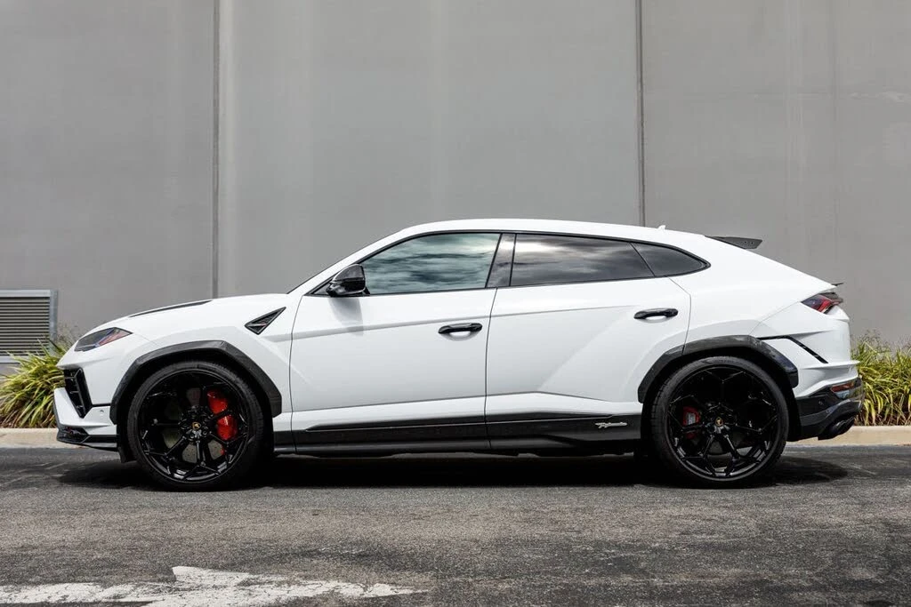 2024 Lamborghini Urus Performante - Image 2 of 31