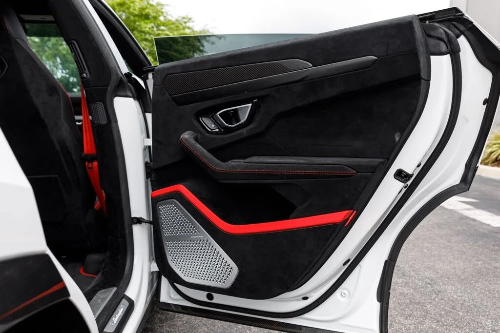 2024 Lamborghini Urus Performante - Image 15 of 31