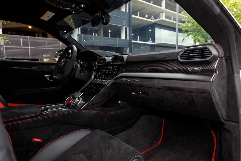 2024 Lamborghini Urus Performante - Image 14 of 31