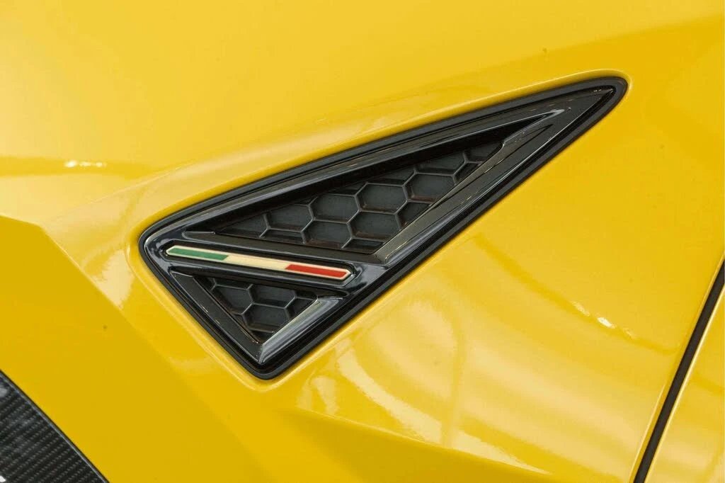 2024 Lamborghini Urus Performante - Image 11 of 31