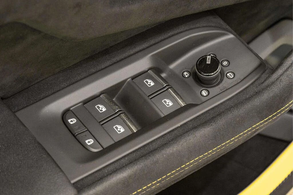 2024 Lamborghini Urus Performante - Image 28 of 31