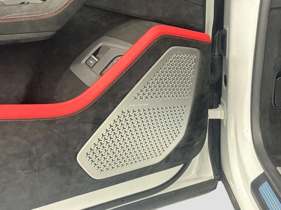 2024 Lamborghini Urus Performante - Image 19 of 31
