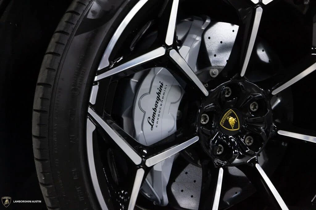 2024 Lamborghini Urus Performante - Image 19 of 31