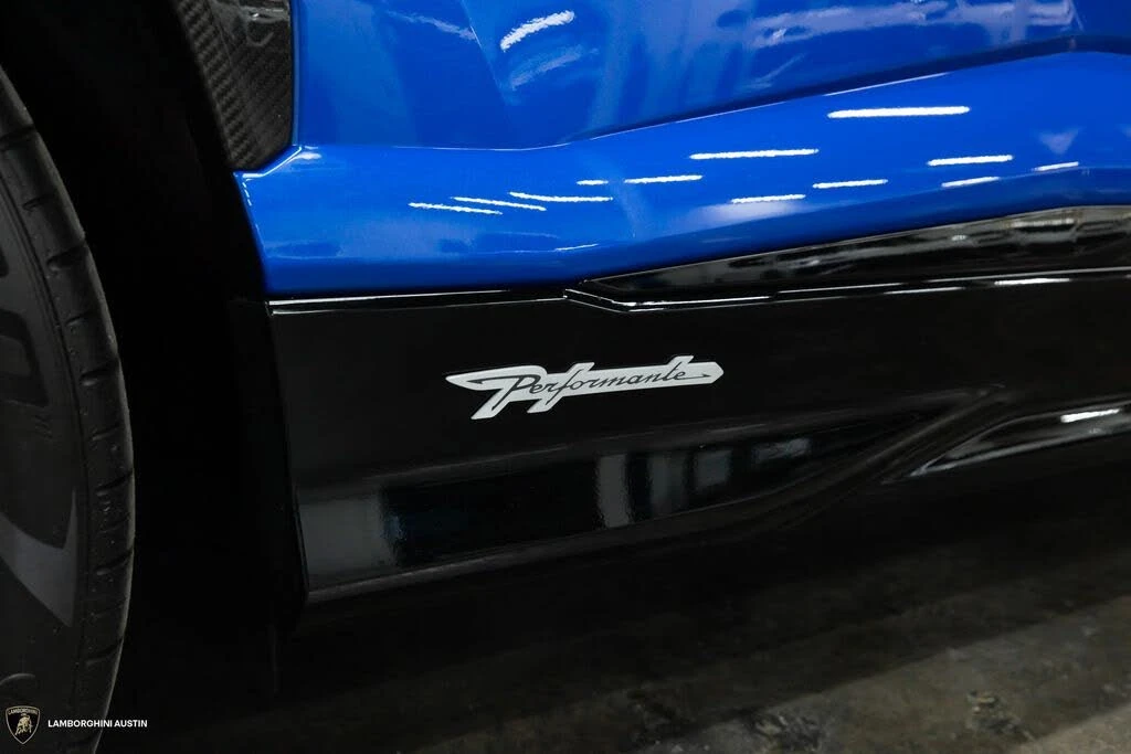 2024 Lamborghini Urus Performante - Image 16 of 31