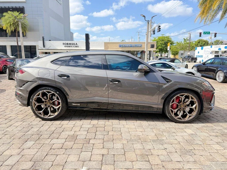 2024 Lamborghini Urus Performante - Image 11 of 31