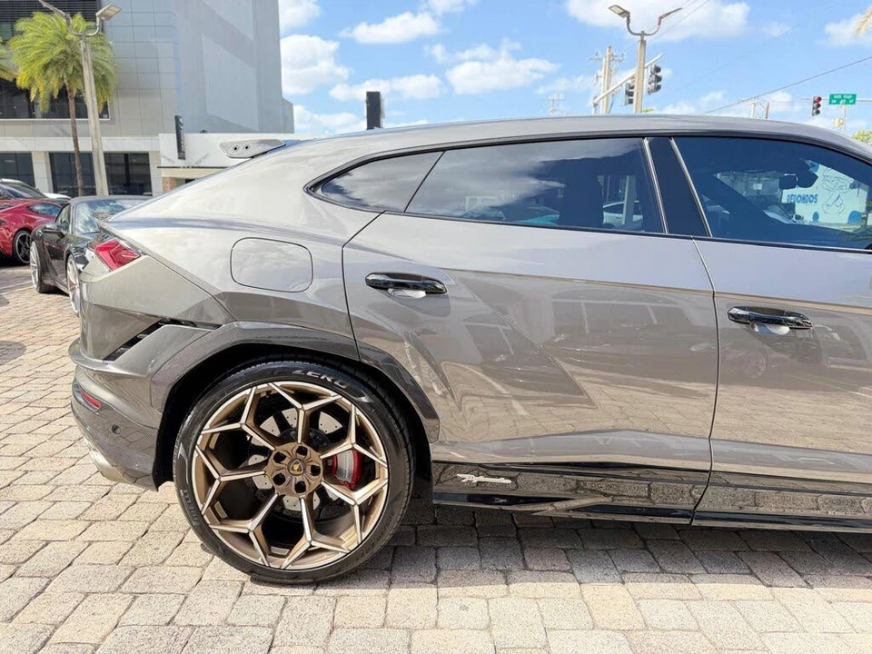 2024 Lamborghini Urus Performante - Image 31 of 31
