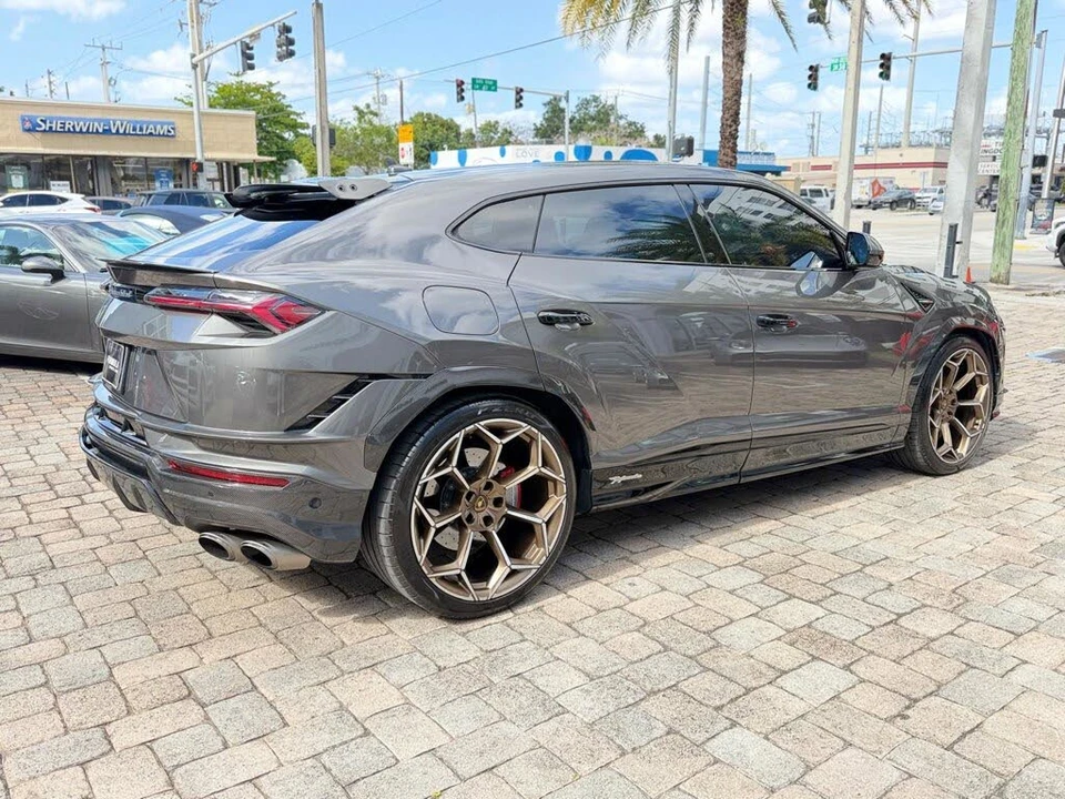 2024 Lamborghini Urus Performante - Image 14 of 31