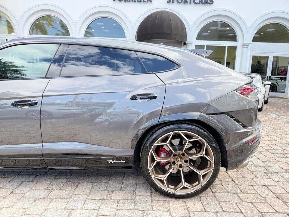2024 Lamborghini Urus Performante - Image 29 of 31