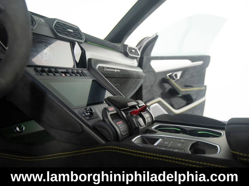 2024 Lamborghini Urus Performante - Image 27 of 31