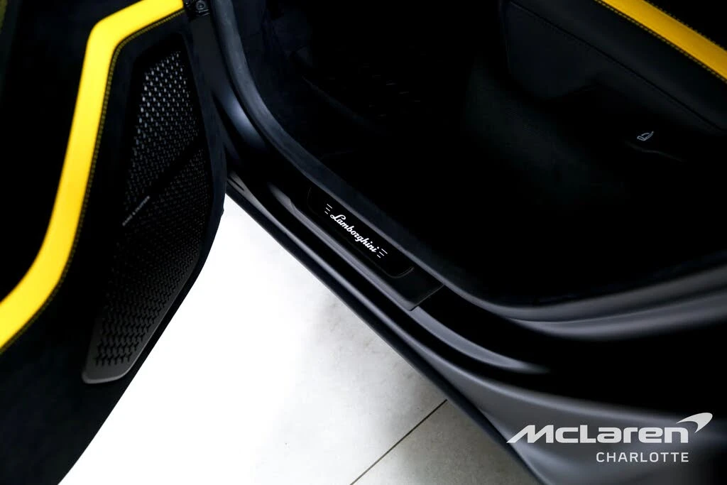 2024 Lamborghini Urus Performante - Image 20 of 31