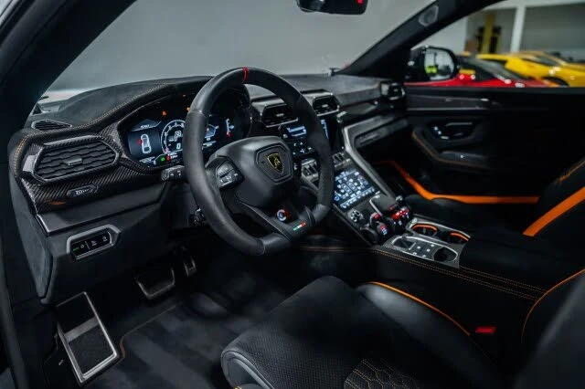 2024 Lamborghini Urus Performante - Image 10 of 31