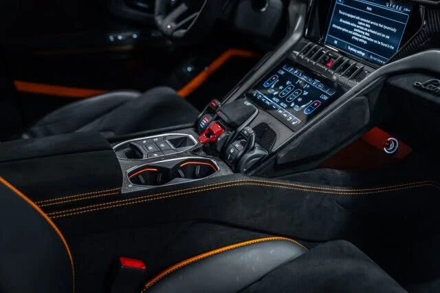 2024 Lamborghini Urus Performante - Image 22 of 31