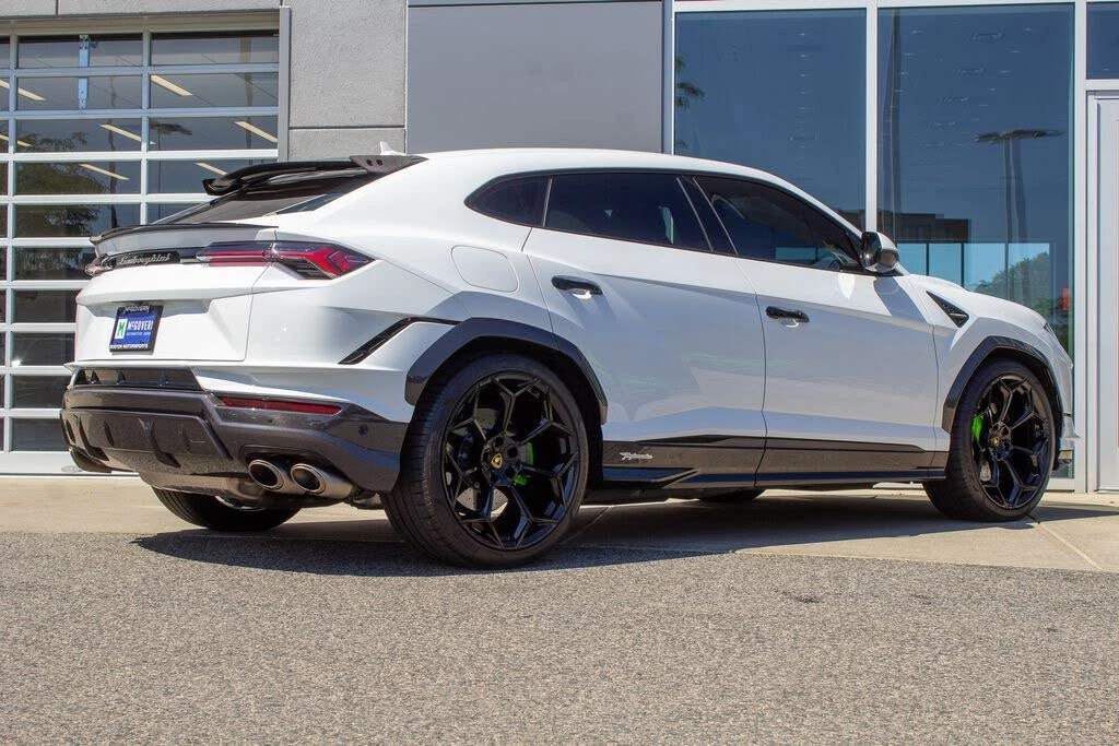 2024 Lamborghini Urus Performante - Image 10 of 23
