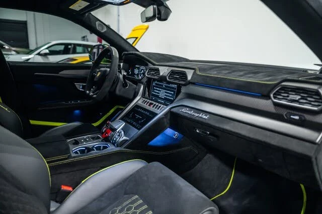 2024 Lamborghini Urus Performante - Image 13 of 31