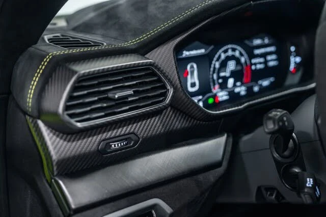 2024 Lamborghini Urus Performante - Image 19 of 31