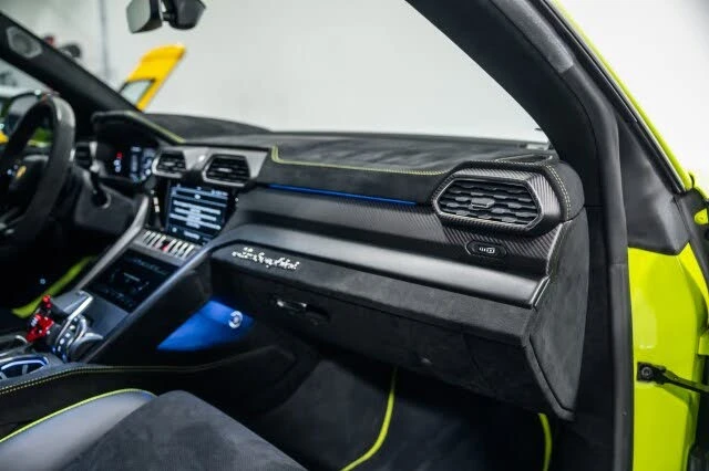2024 Lamborghini Urus Performante - Image 22 of 31