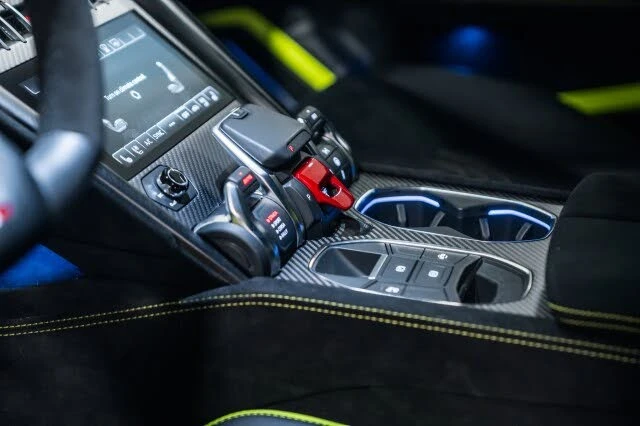 2024 Lamborghini Urus Performante - Image 20 of 31