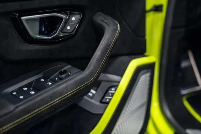 2024 Lamborghini Urus Performante - Image 17 of 31