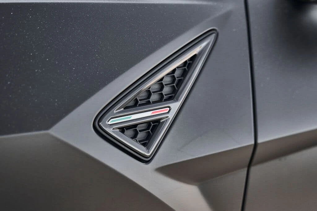 2024 Lamborghini Urus Performante - Image 11 of 31