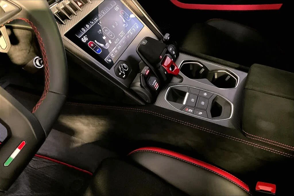 2024 Lamborghini Urus Performante - Image 16 of 31