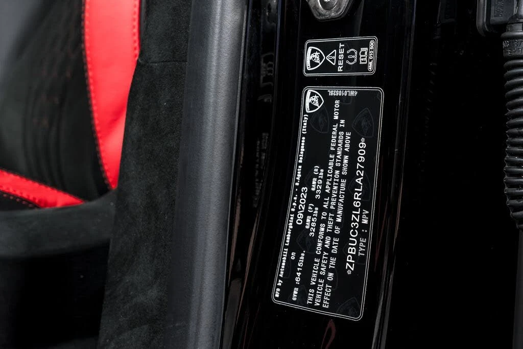 2024 Lamborghini Urus Performante - Image 12 of 31