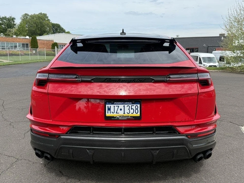 2024 Lamborghini Urus Performante - Image 10 of 31