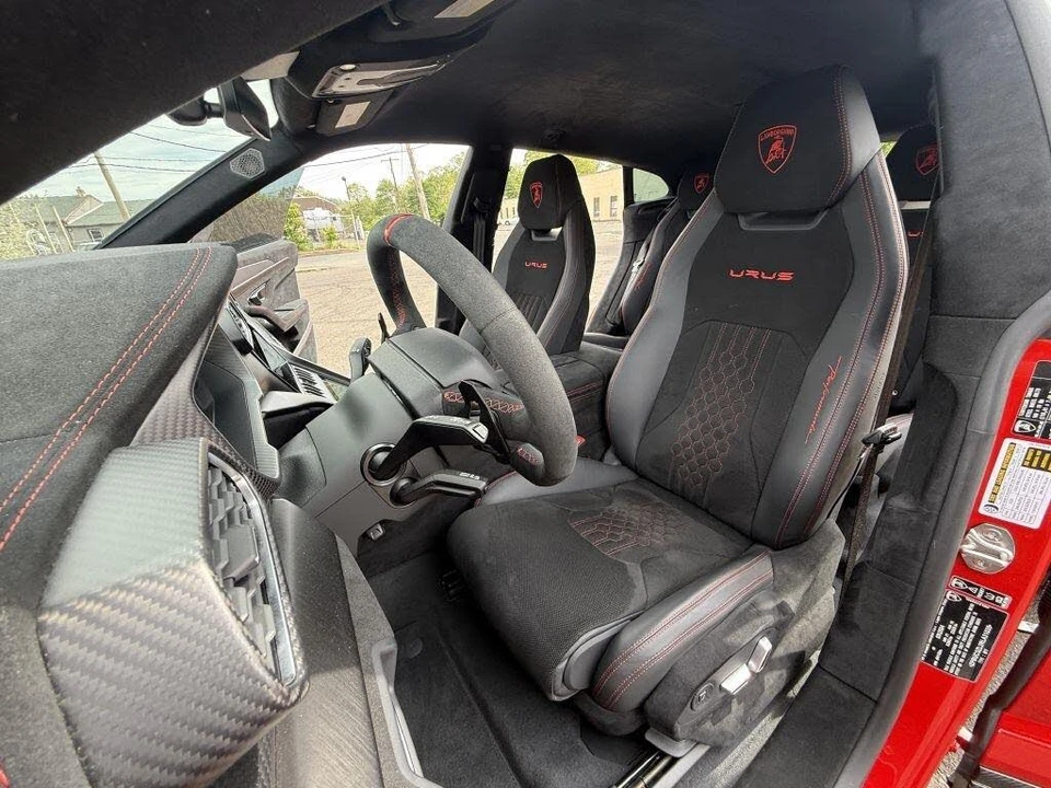 2024 Lamborghini Urus Performante - Image 14 of 31