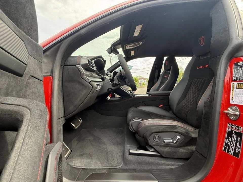 2024 Lamborghini Urus Performante - Image 15 of 31