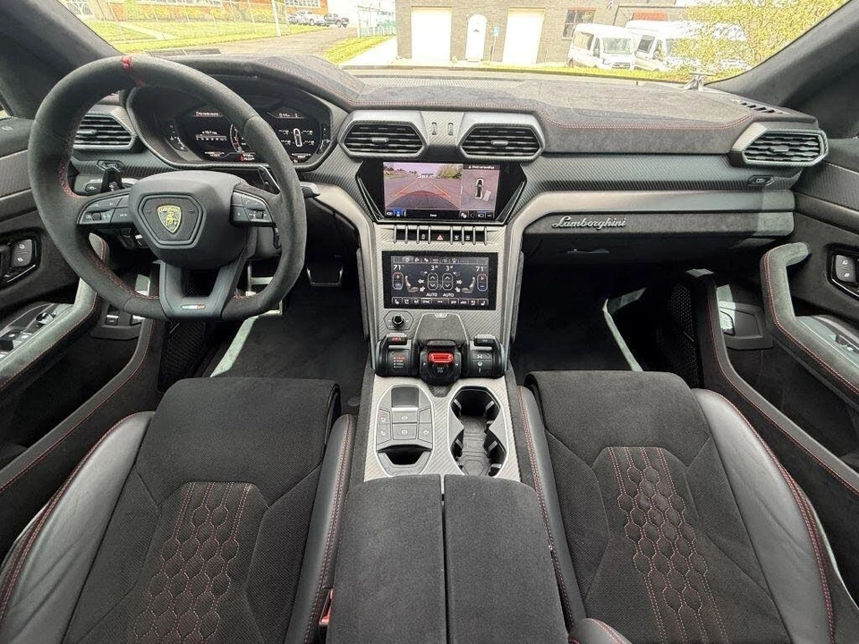 2024 Lamborghini Urus Performante - Image 28 of 31