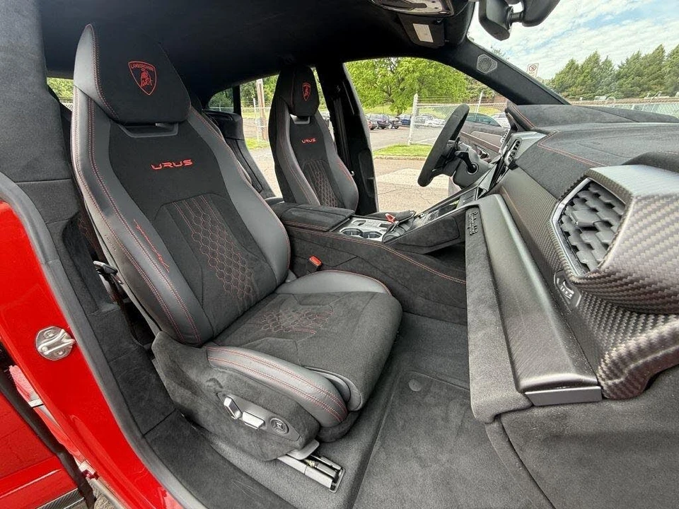 2024 Lamborghini Urus Performante - Image 17 of 31