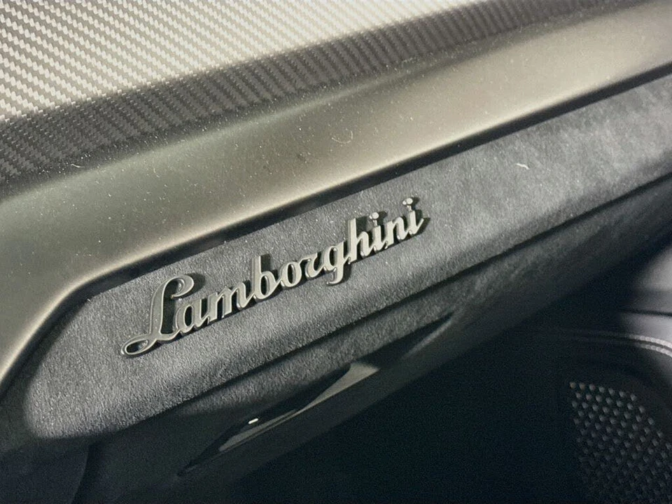 2024 Lamborghini Urus Performante - Image 19 of 29