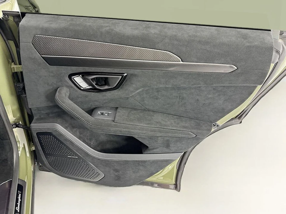 2024 Lamborghini Urus Performante - Image 26 of 31