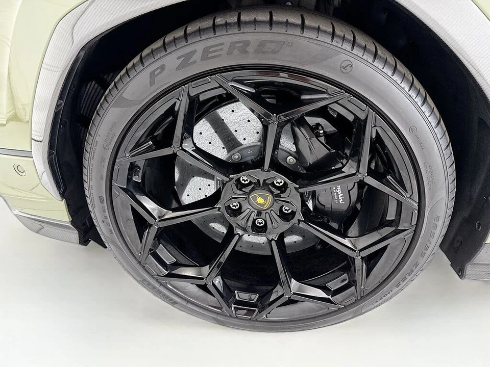 2024 Lamborghini Urus Performante - Image 29 of 31