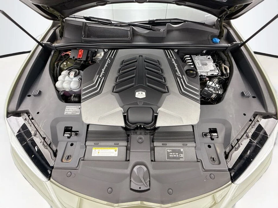 2024 Lamborghini Urus Performante - Image 28 of 31